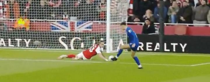  卡拉菲奥里门前惊艳一挡，蝎子摆尾化解危机；枪手球迷直呼值得纪念。 体育新闻 卡拉菲奥里门前惊艳一挡，蝎子摆尾化解危机；枪手球迷直呼值得纪念。 体育新闻