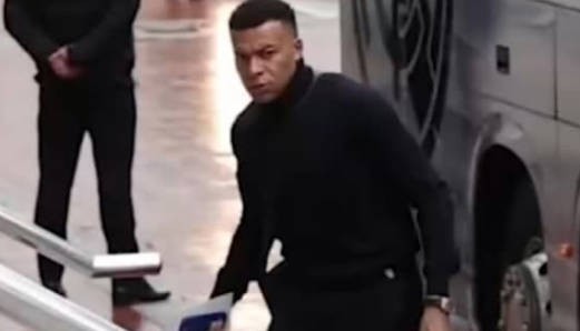  姆巴佩抵达曼彻斯特；Dior手袋惊艳亮相，狙击图案暗藏玄机。 娱乐新闻