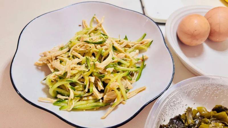  气温回升如何科学控卡？凉拌鸡丝制作实测指南 健康养生