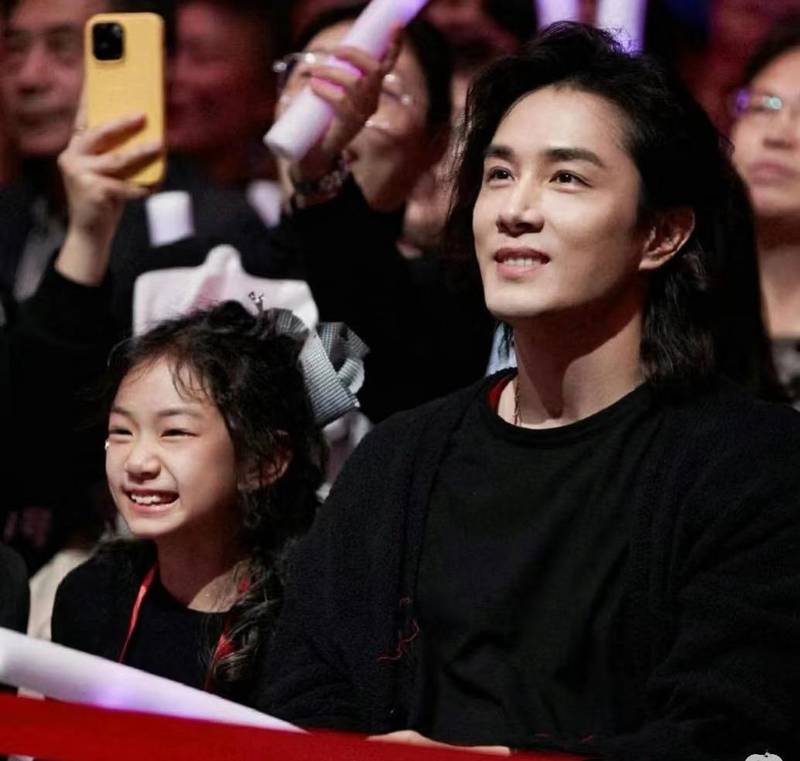  别迷信“完美家庭”：明星光环下的真实生活逻辑 情感心理