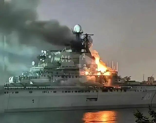 从烘干机到30小时闷烧:福特号航母事故的技术复盘与深层警示 新闻