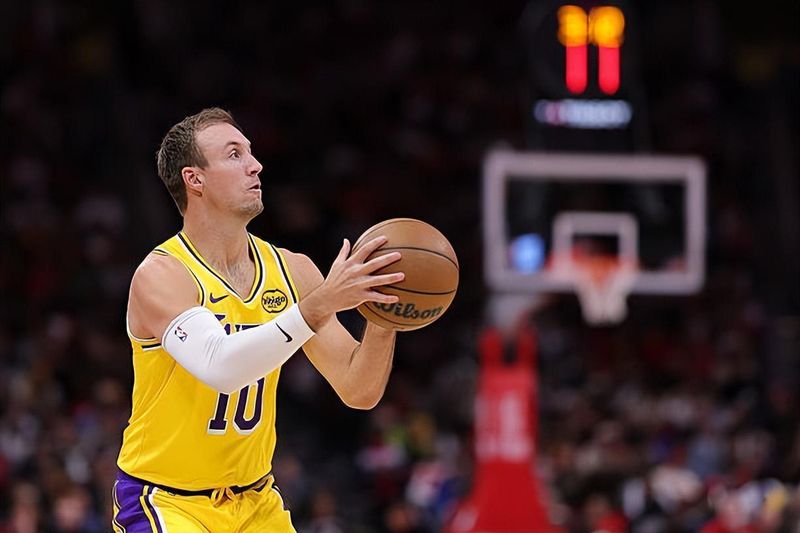  【技术解构】肯纳德困局：湖人后场引援的战术适配性深度复盘 体育新闻