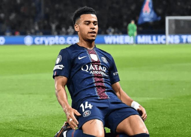  当英超霸主在巴黎的铁塔下迷失：一场关于尊重与成长的足球故事 体育新闻