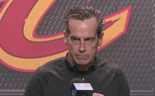  【技术解码】夹击困局与破局之道：哈登体系如何重塑骑士进攻生态 体育新闻